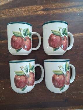 China Pearl Apples Coffee Mugs Set of 4 Casuals Vintage Apple Orchard Pattern